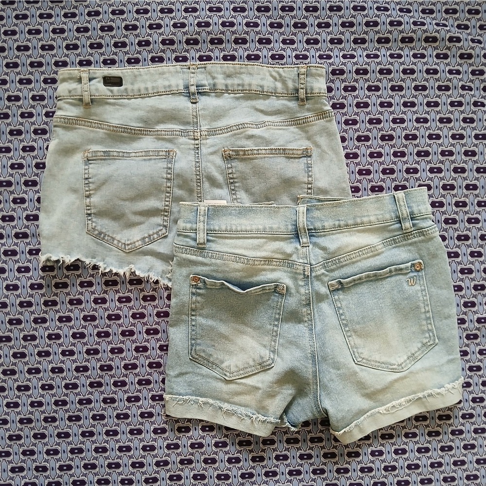 Lot of 2 pairs light wash high waisted shorts, size 5-7 - Picture 2 of 4